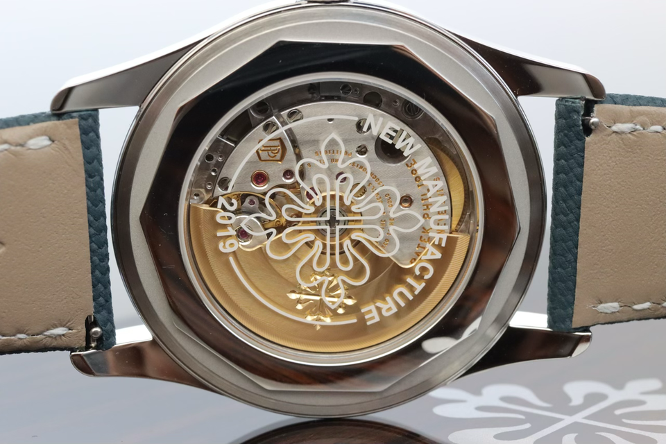 Patek Philippe Calatrava 6007A-001 Image 4